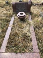 Griffin grave &copy;fnrc